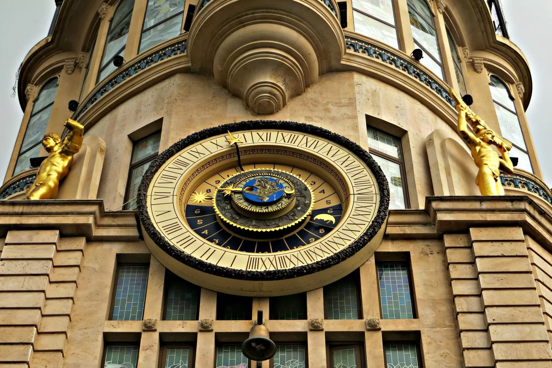 Batum Astronomik Saat Gökyüzünün Şehirdeki Yansıması