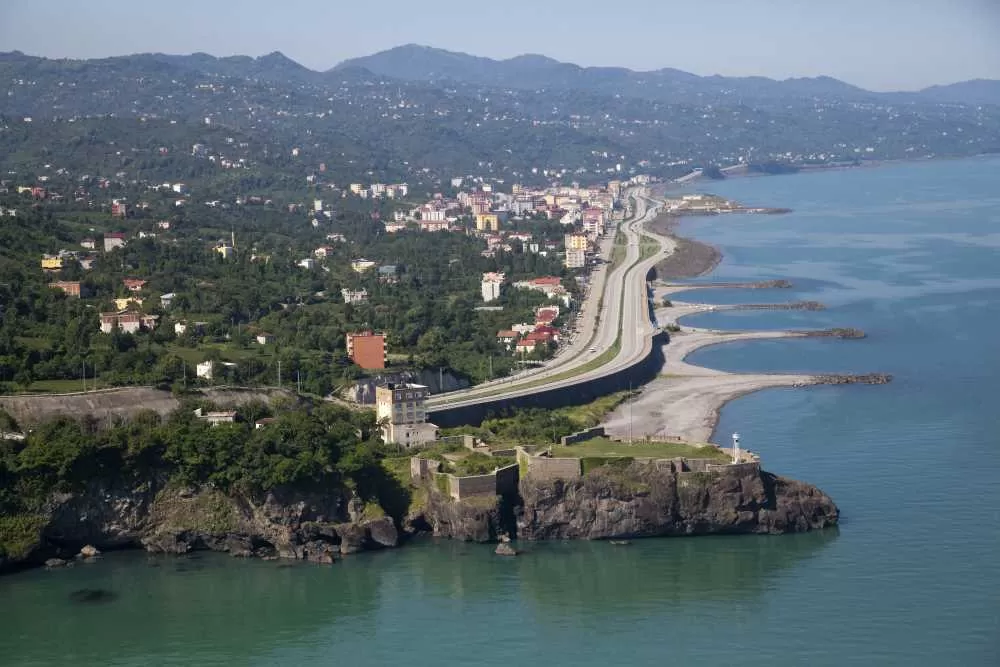 Karadeniz'in Dalgalarına Direnen Tarih Eynesil Kalesi Gezi Rehberi