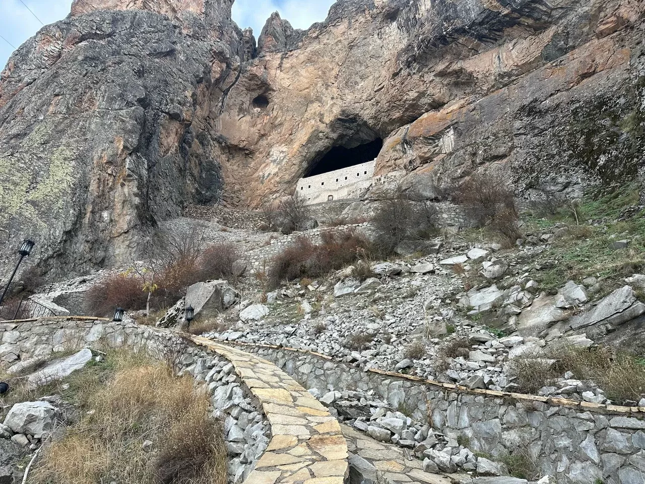 Karadeniz'in Sarp Kayalıklarındaki Gizem Meryem Ana Manastırı