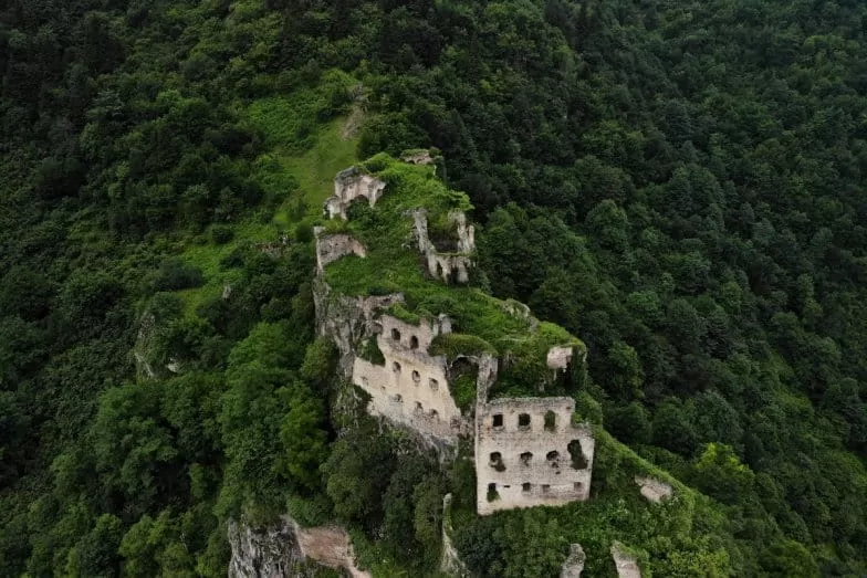 Galyan Vadisi'nin Kayıp Bekçisi Kuştul Manastırı Gezi Rehberi